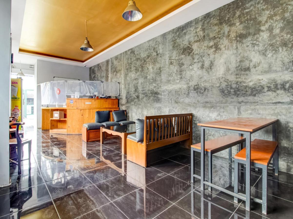 Oyo 3750 Elder Guest House Bandung Bagian luar foto